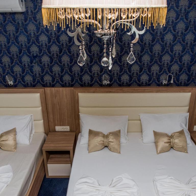 Hotel Crnogorska Kuća - Deluxe Triple Room - 9