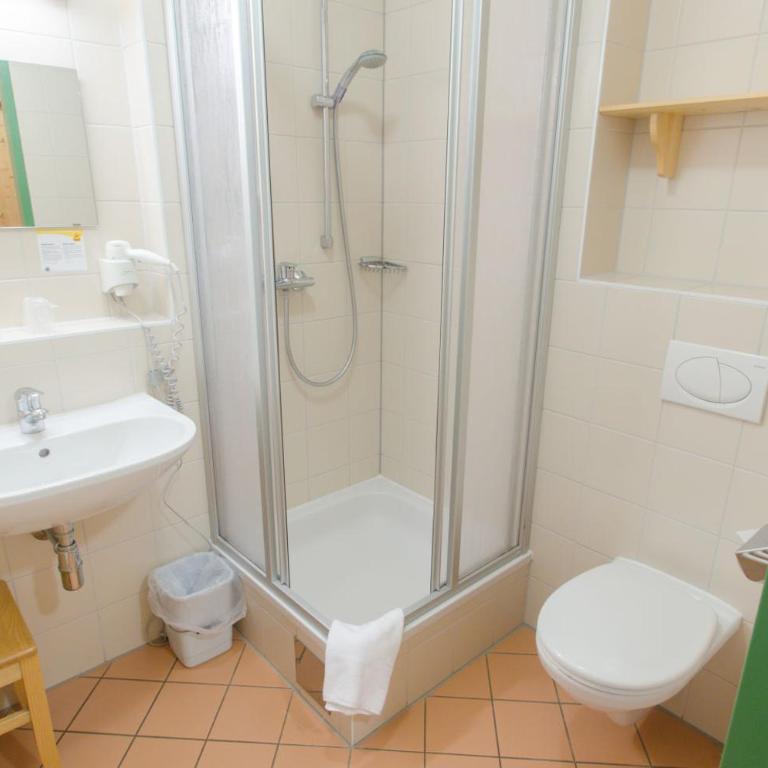 JUFA Hotel Murau - Self Check-in - Vierbettzimmer - 4