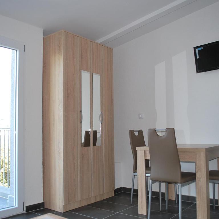Apartments Stevanović - Apartment with Sea View - 1