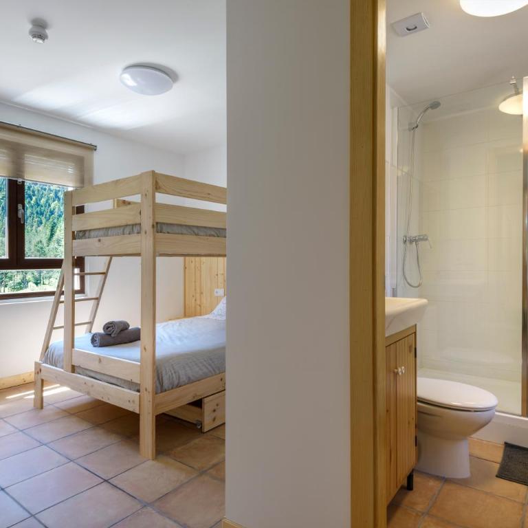 Camping Selva de Oza - Habitación Familiar con baño privado - 2