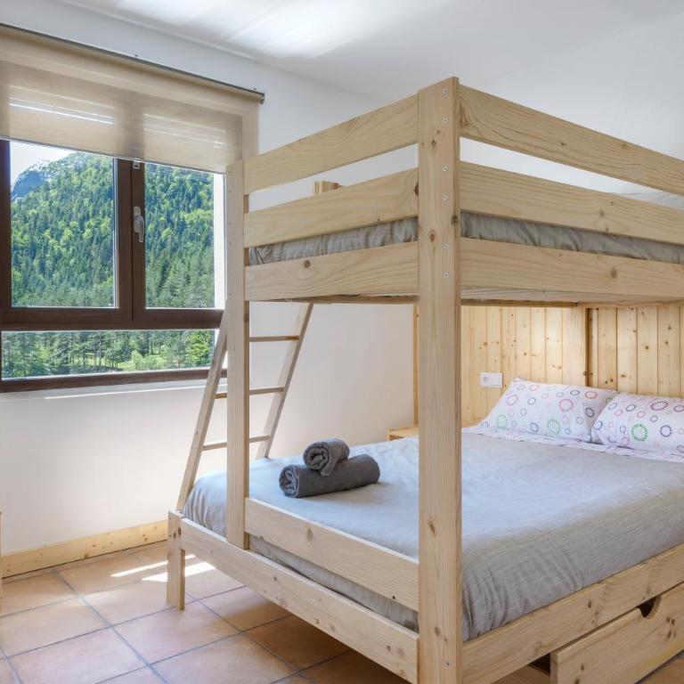 Camping Selva de Oza - Habitación Familiar con baño privado - 1