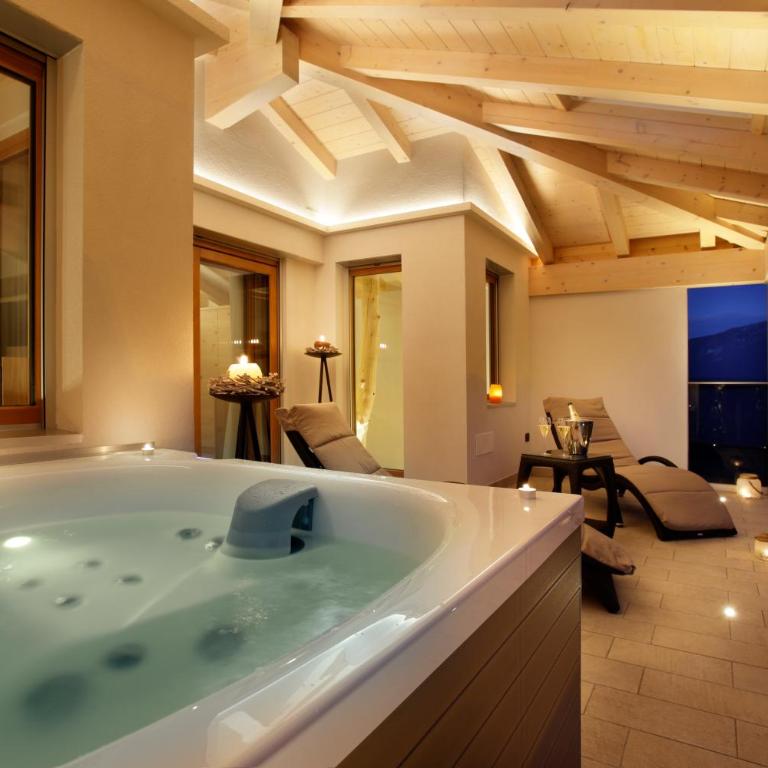 Hotel Ravelli Luxury Spa - Suite mit Kingsize-Bett mit Whirlpool - 2