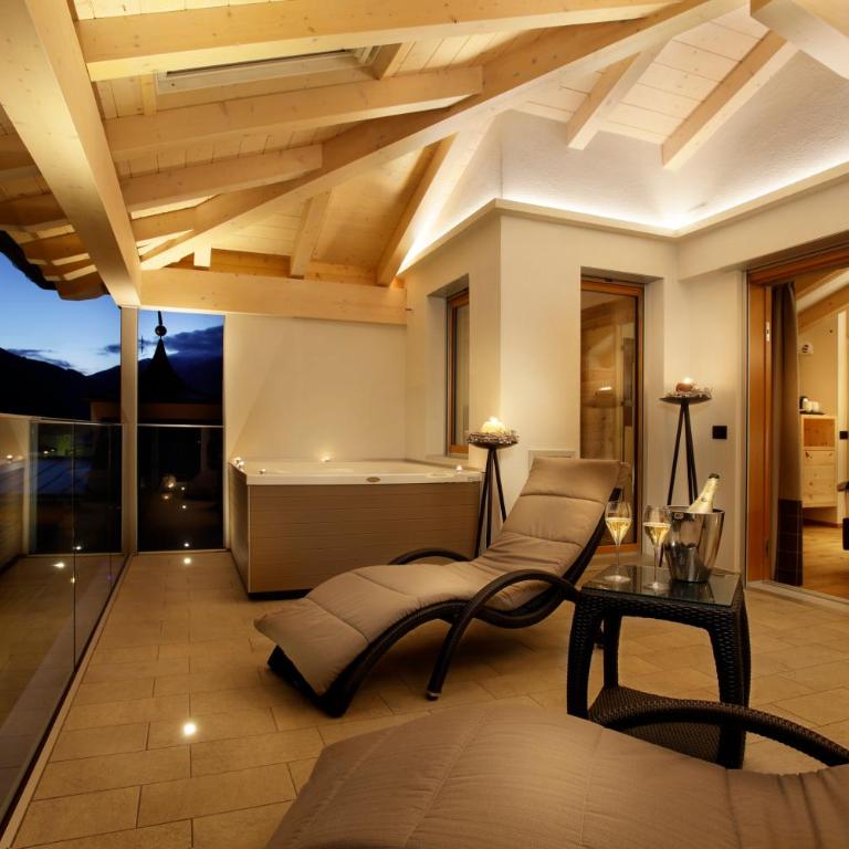 Hotel Ravelli Luxury Spa - Suite mit Kingsize-Bett mit Whirlpool - 5
