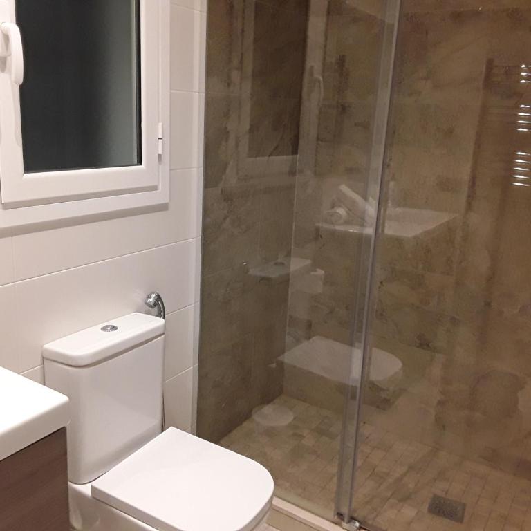 Autèntic Barcelona Monumental - Three-Bedroom Apartment - 3