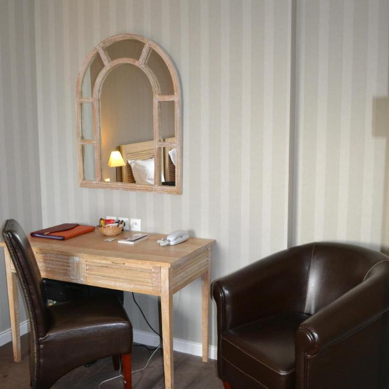 Almoria Hôtel & SPA - Chambre avec Salon (2 Adultes + 2 Enfants) - Vue sur Rue - 7