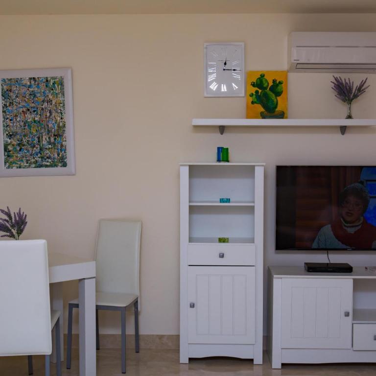 2 Bedrooms Apartment In Magnolia Golf Resort, La Caleta - Apartamento con vistas al mar - 82