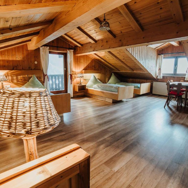 Berggasthof Hochpröller - Familienzimmer mit Balkon - 1