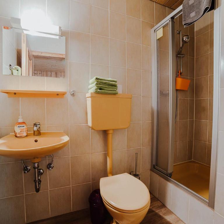 Berggasthof Hochpröller - Dreibettzimmer mit Balkon - 1
