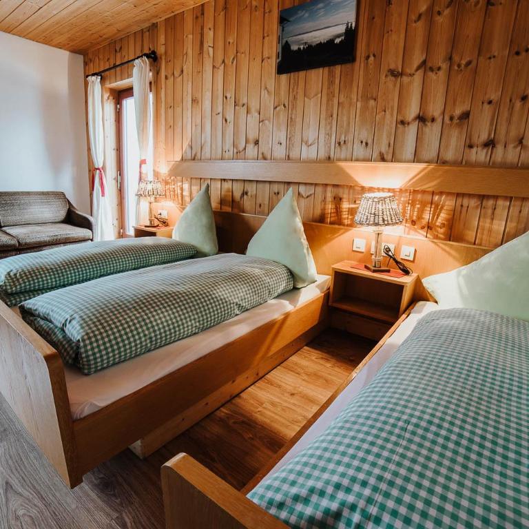 Berggasthof Hochpröller - Dreibettzimmer mit Balkon - 3
