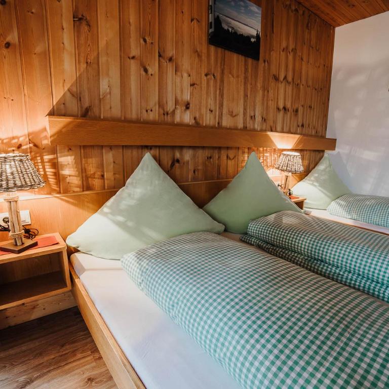 Berggasthof Hochpröller - Dreibettzimmer mit Balkon - 4