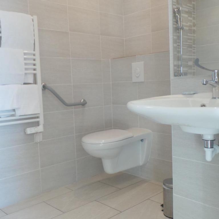Hôtel de la Poste Piscine - Chambre Double - Rez-de-Chaussée - 8