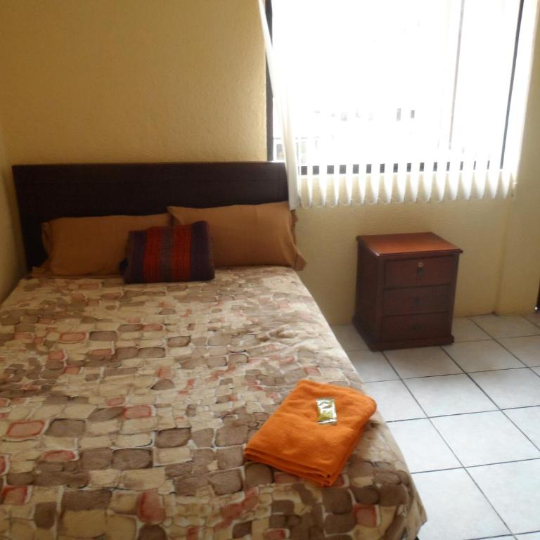 Hostal Monte Carmelo - Habitación Familiar con balcón - 3