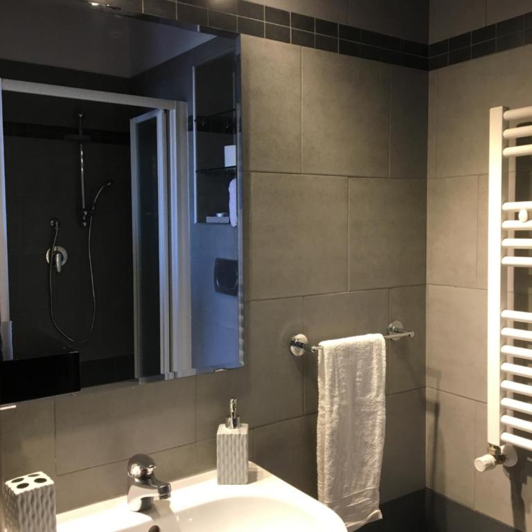 BB Il Re Alla Reginella Guest House - Double Room with Private Bathroom - 5