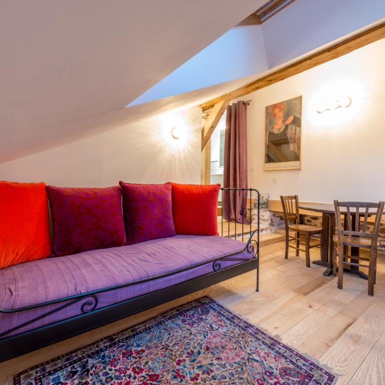 Au Cheval Blanc - appartements et chambres d'hôtes - Chambre Triple – Vue sur Montagne - 4