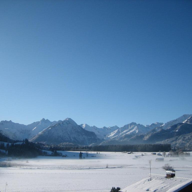 "Haus Berktold" - Annehmlichkeiten von 4-Sterne Familien-und Wellnesshotel Viktoria können mitbenutzt werden - Doppelzimmer mit Bergblick - 3