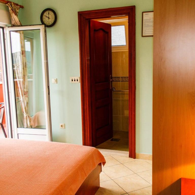 Guest House Villa Živanović - Double Room with Balcony - 11