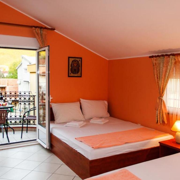 Guest House Villa Živanović - Family Room with Balcony - 9