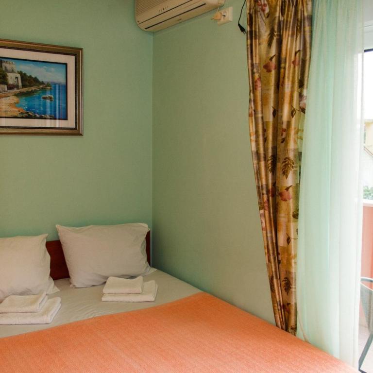 Guest House Villa Živanović - Double Room with Balcony - 10