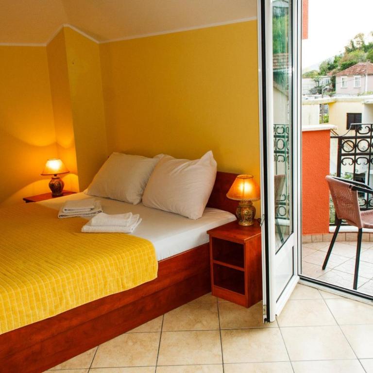 Guest House Villa Živanović - Triple Room with Balcony - 9
