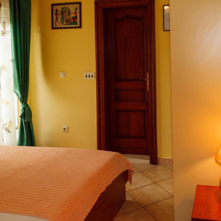 Guest House Villa Živanović - Double Room with Balcony - 7