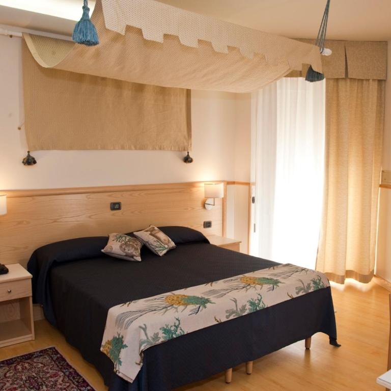 Hotels Vidi Miramare & Delfino - Double Room with Lateral Sea View - 13