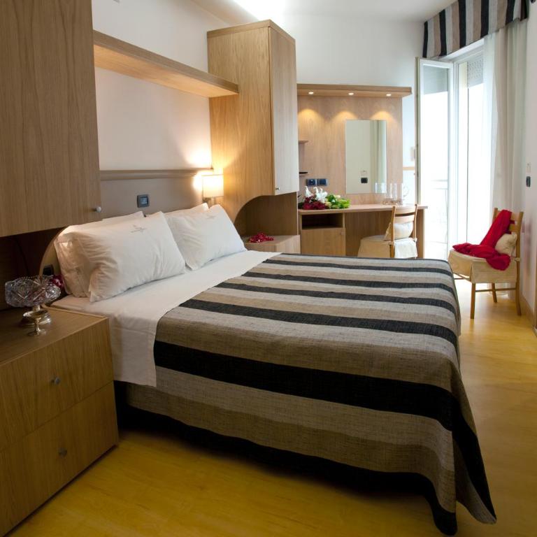 Hotels Vidi Miramare & Delfino - Double Room with Lateral Sea View - 12