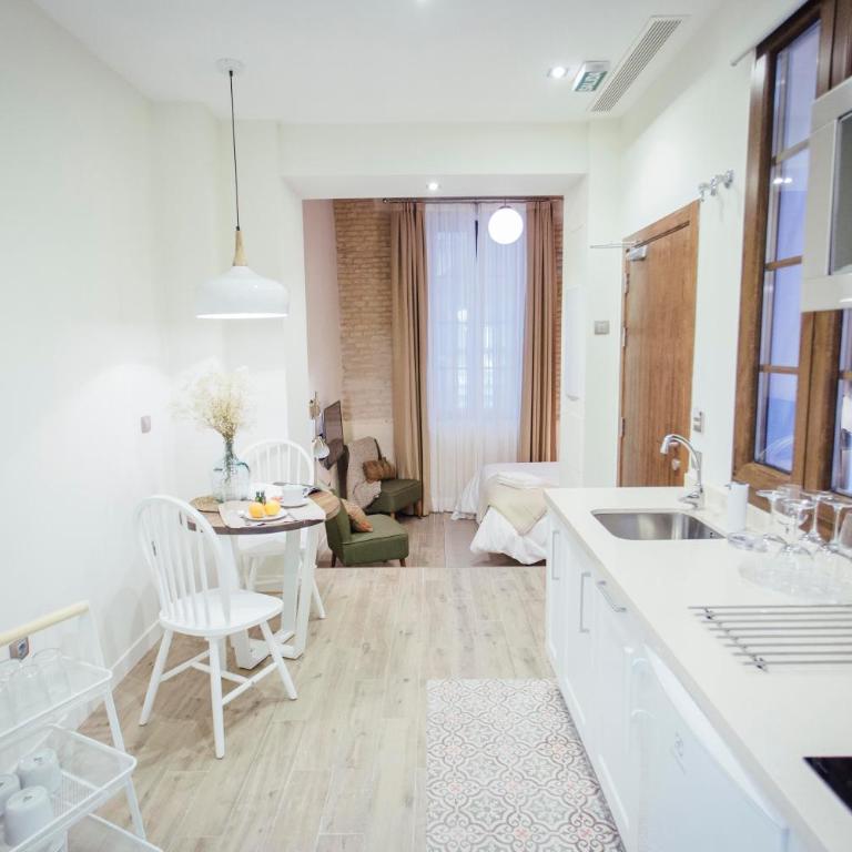 One&Lux Byron Suites - Estudio Deluxe - 10