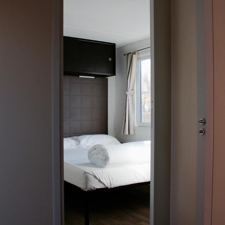 Camping Venezia Village - Camera Matrimoniale/Doppia con Letti Singoli con Balcone - 9