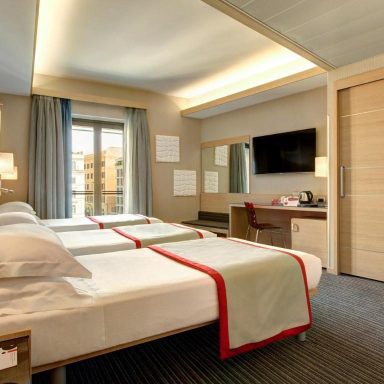 iQ Hotel Roma - Camera Tripla Comfort - 5