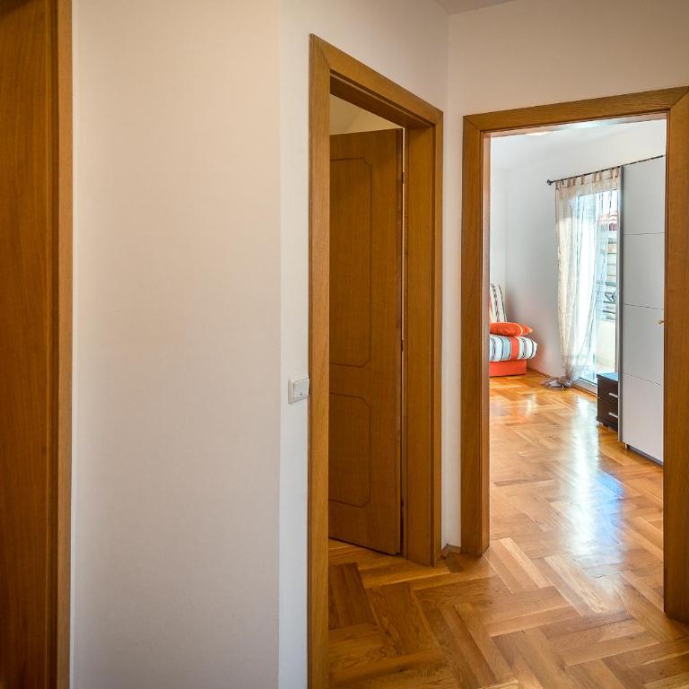Becici Summer Apartments - Three-Bedroom Apartment with Balcony - 11