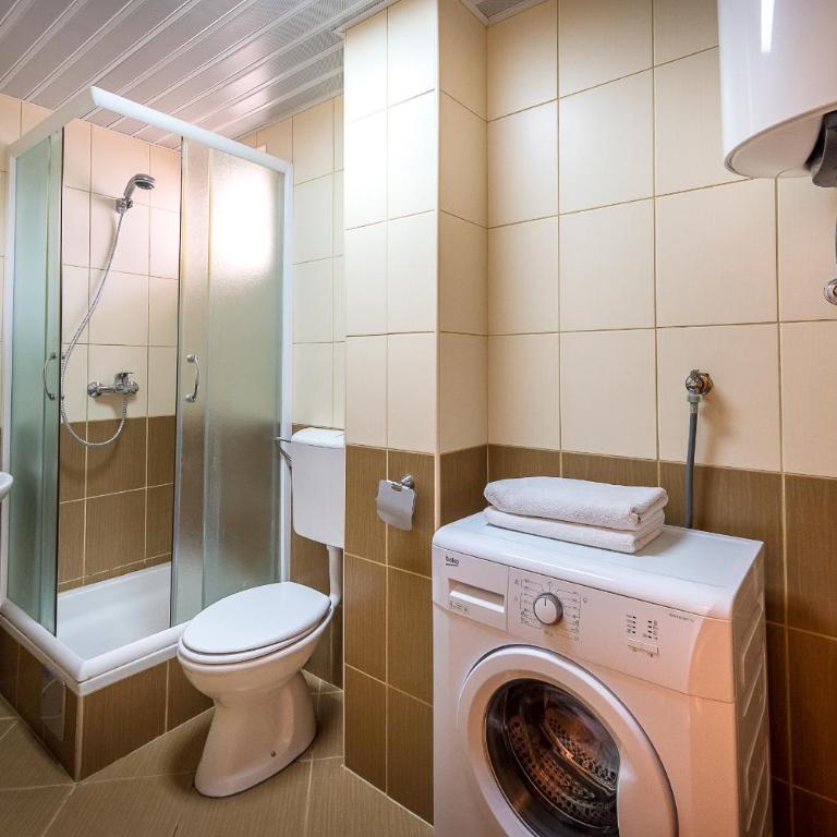Becici Summer Apartments - Three-Bedroom Apartment with Balcony - 7