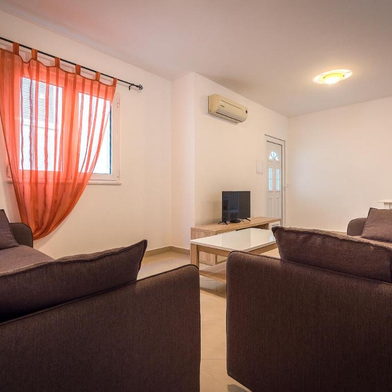 Becici Summer Apartments - Three-Bedroom Apartment with Balcony - 12