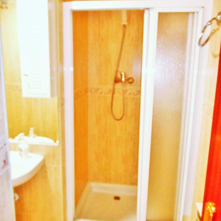 Martin House & Granada - Family Room with Private Bathroom - 52