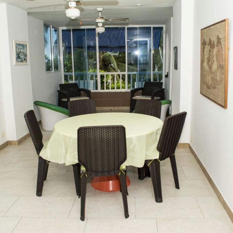 Apartamento con playa privada y piscina - Apartamento de 2 dormitorios - 9
