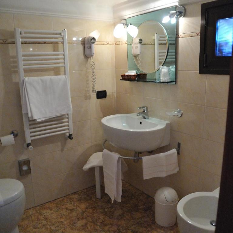 Hotel Savona - Camera Matrimoniale/Doppia con Letti Singoli con Bagno Privato - 17