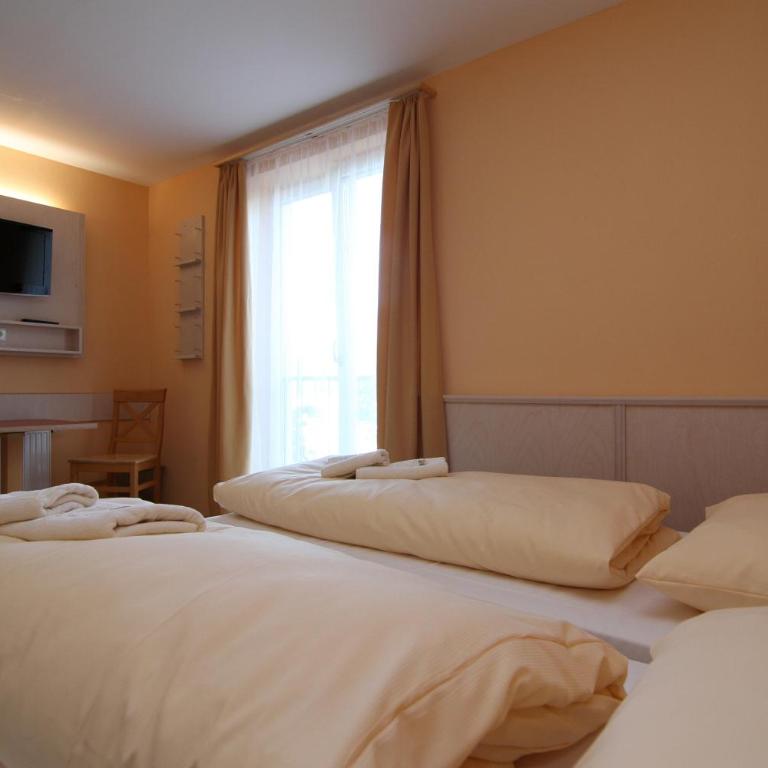 JUFA Hotel St Michael im Lungau - Familienzimmer mit 2 Schlafzimmern - 2