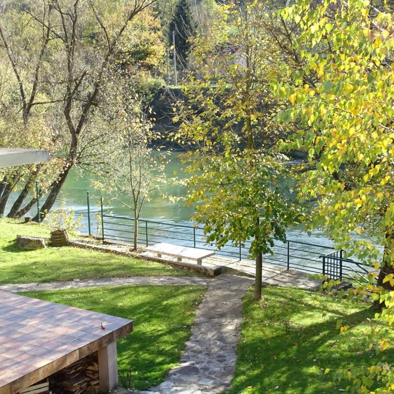 Holiday Homer Vila na Obali Vrbasa - Vila sa 3 Spavaće Sobe - 4