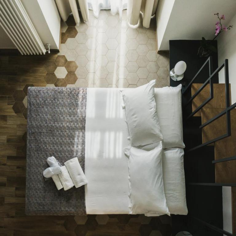 Catania House - Family Room with Balcony - 3