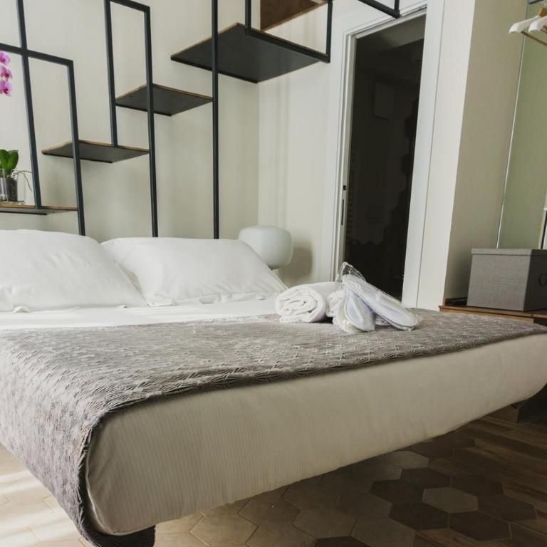 Catania House - Family Room with Balcony - 1