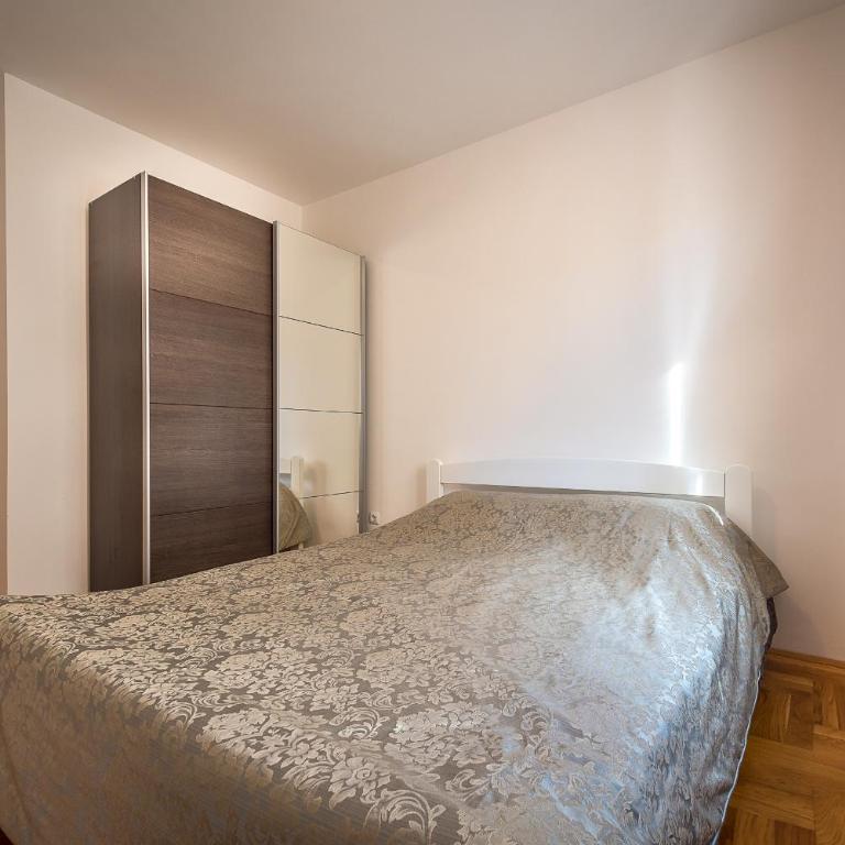 Becici Summer Apartments - One-Bedroom Apartment with Balcony - 6