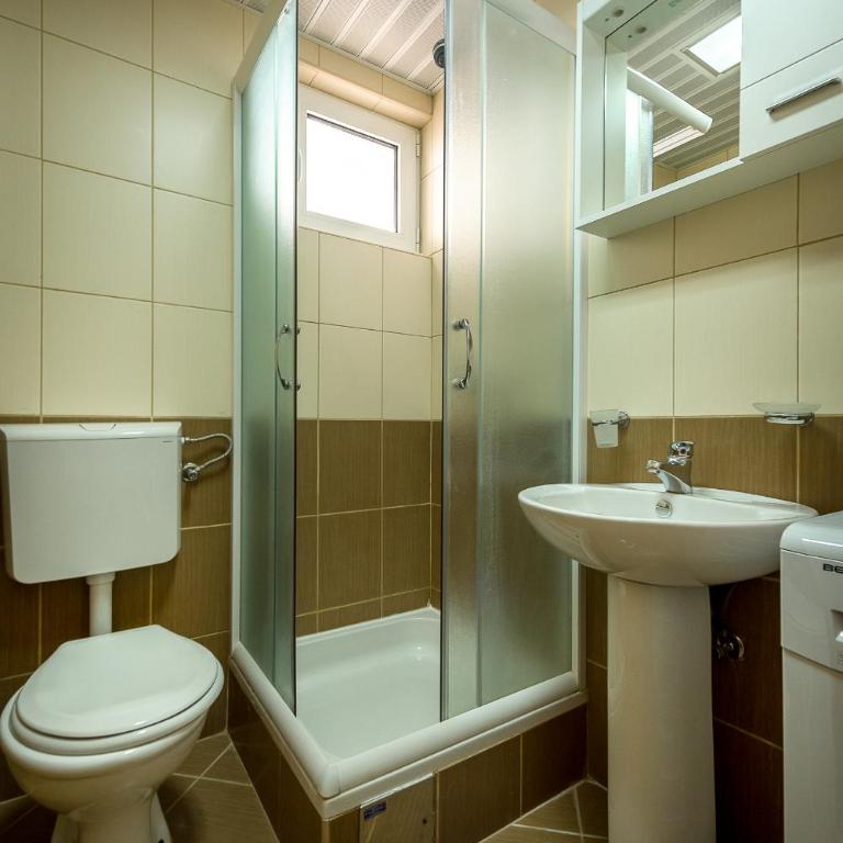 Becici Summer Apartments - One-Bedroom Apartment with Balcony - 1