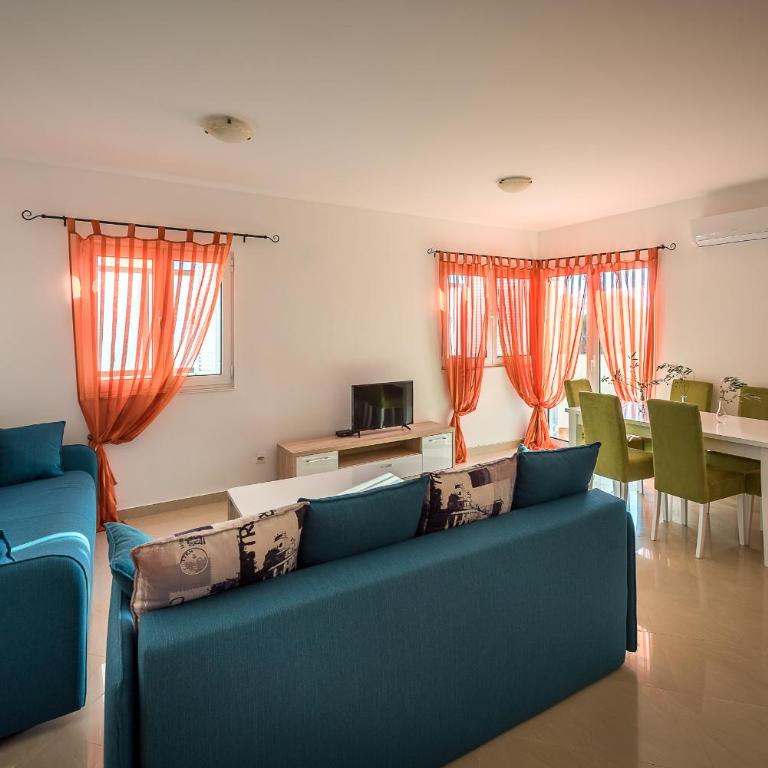 Becici Summer Apartments - Three-Bedroom Apartment with Balcony - 3