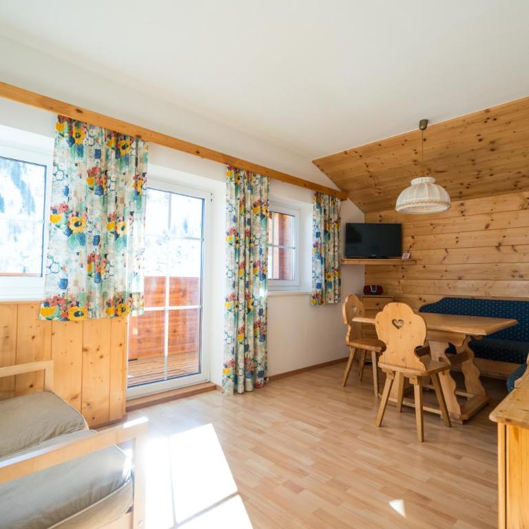 Haus Petergstamm - Großes Apartment mit 2 Schlafzimmern mit Balkon - 2