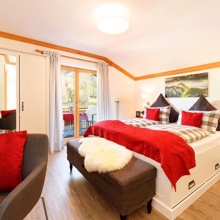 "Haus Berktold" - Annehmlichkeiten von 4-Sterne Familien-und Wellnesshotel Viktoria können mitbenutzt werden - Doppelzimmer mit Balkon - 2