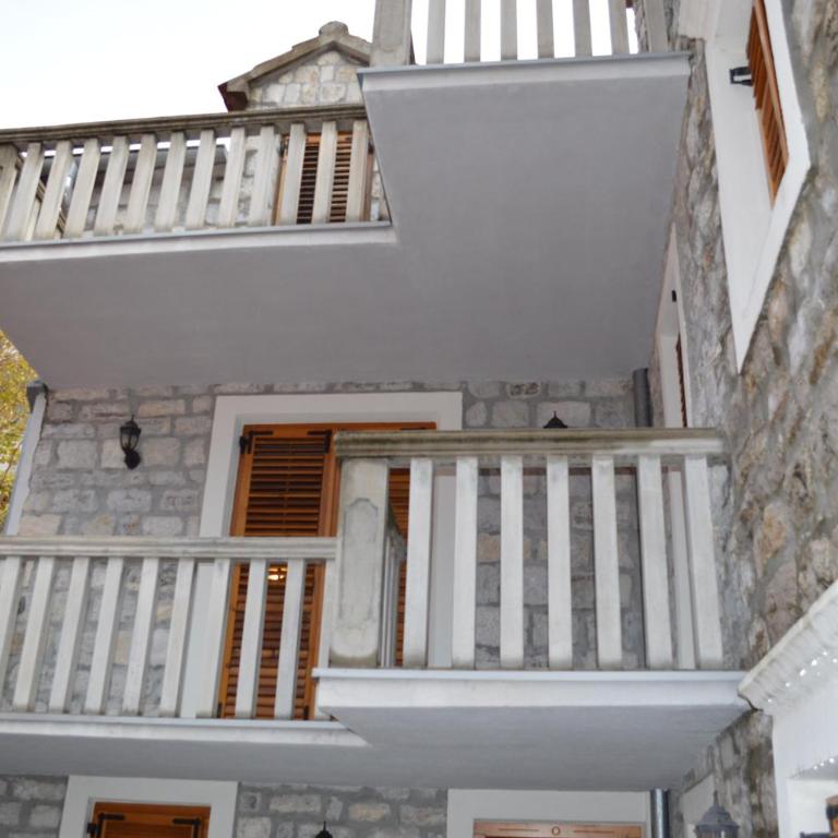 Apartment Aleksandar - Apartment with Balcony - 4