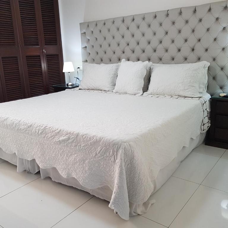 Espectaculares Vistas, Edificio Nautilus, Barrio El Laguito. - Three-Bedroom Apartment with Ocean View - 62