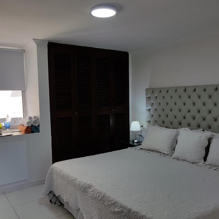 Espectaculares Vistas, Edificio Nautilus, Barrio El Laguito. - Three-Bedroom Apartment with Ocean View - 54