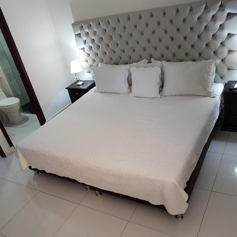Espectaculares Vistas, Edificio Nautilus, Barrio El Laguito. - Three-Bedroom Apartment with Ocean View - 48