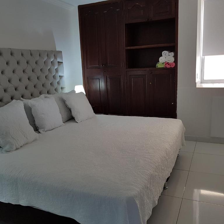 Espectaculares Vistas, Edificio Nautilus, Barrio El Laguito. - Three-Bedroom Apartment with Ocean View - 52
