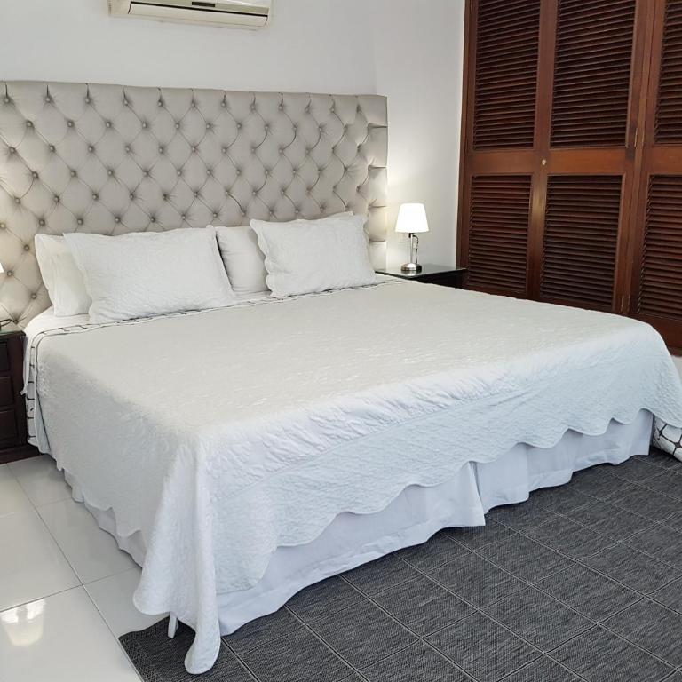 Espectaculares Vistas, Edificio Nautilus, Barrio El Laguito. - Three-Bedroom Apartment with Ocean View - 53